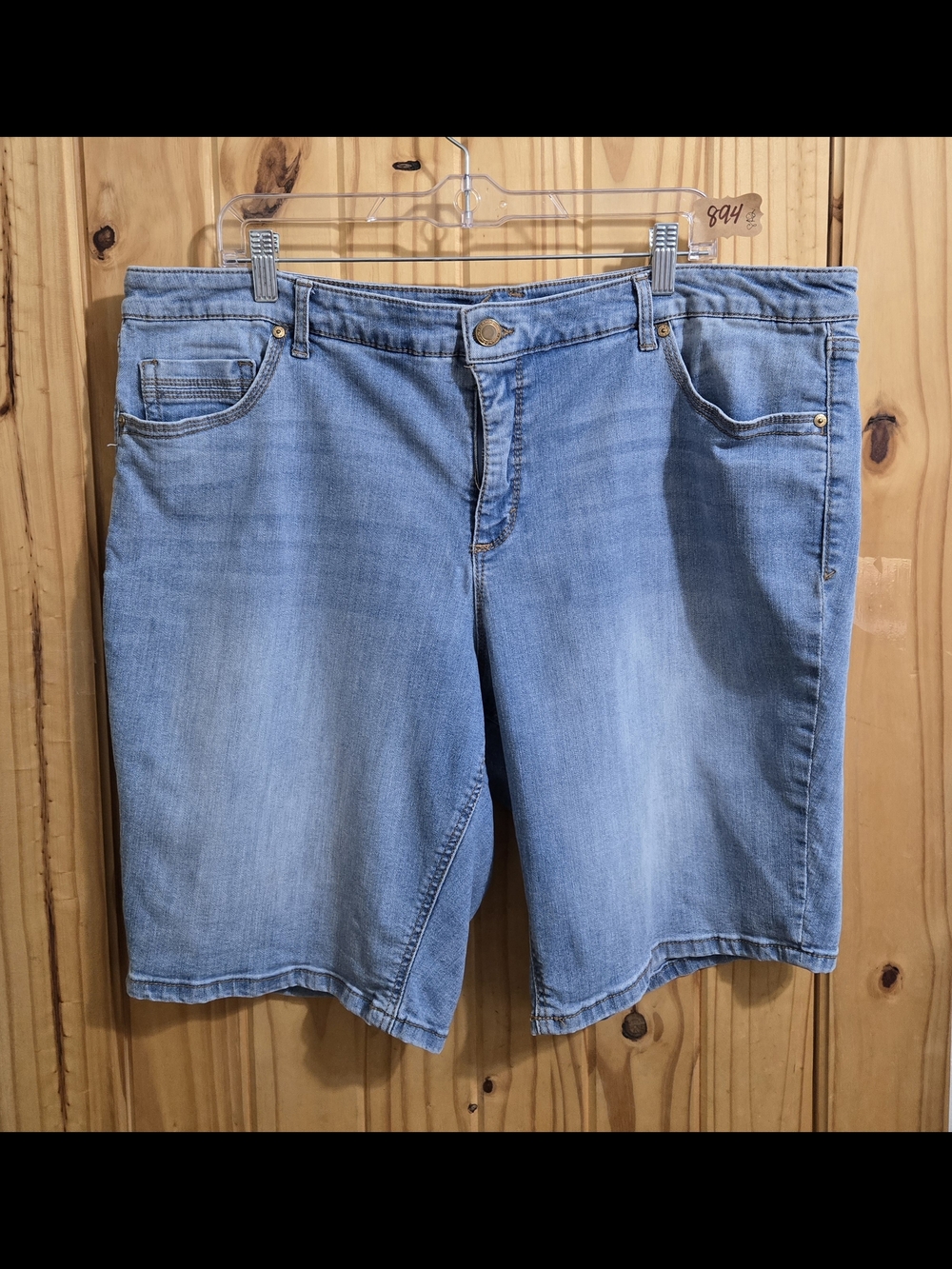 Bandolino Women's Bermuda Shorts Size 18W Light Wash Jeans Mid-Rise